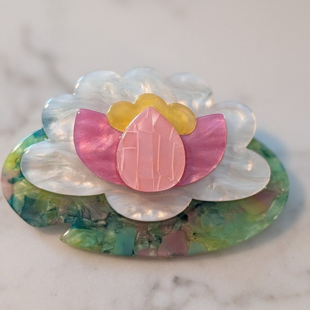 Erstwilder Monet's Muse brooch